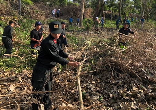Đoàn viên, thanh niên Công an ra quân ngày 'Chủ Nhật xanh'