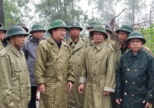 Phó Thủ tướng Trịnh Đình Dũng chỉ đạo công tác CNCH tại thủy điện Rào Trăng 3