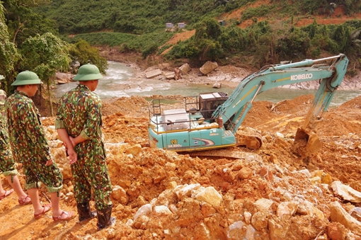 Nối lại hoạt động tìm kiếm nạn nhân mất tích ở Rào Trăng 3