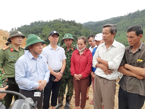 Người thân nạn nhân vụ Rào Trăng 3 vào hiện trường theo dõi công tác tìm kiếm