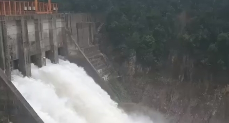 Buộc thủy điện Thượng Nhật mở 5 cửa van xả lũ sau khi tích nước trái phép