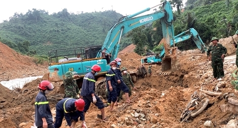 Thông tuyến đường 71, tiếp tục tìm kiếm nạn nhân mất tích tại Rào Trăng 3