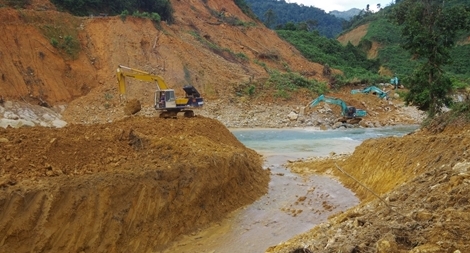 Nỗ lực ngăn dòng Rào Trăng tìm kiếm 12 nạn nhân mất tích