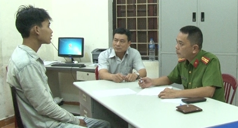 Dùng dao khống chế cướp tài sản người phụ nữ trên đường vắng