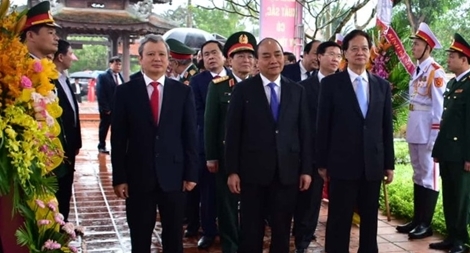 Thủ tướng Nguyễn Xuân Phúc dâng hương tưởng niệm Đại tướng Lê Đức Anh