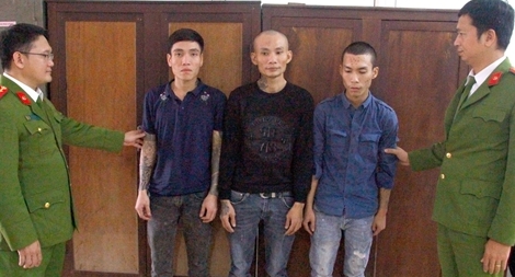 Nhóm đối tượng mang súng tự chế xông vào quán game đòi nợ