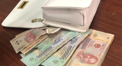 Mất hơn 106 triệu đồng khi bỏ tiền vào cốp xe SH