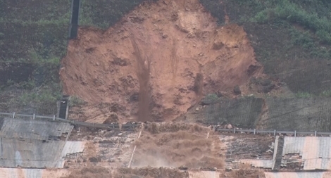 Mất 1 tháng để khắc phục sự cố ống dẫn nước tại nhà máy thủy điện A Lưới