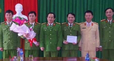 Công an Thừa Thiên Huế khen thưởng các đơn vị có thành tích xuất sắc 