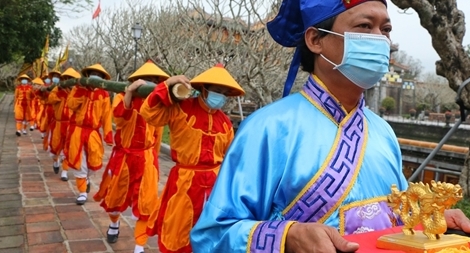 Nét đẹp văn hóa truyền thống từ lễ dựng nêu trong Hoàng cung Huế 