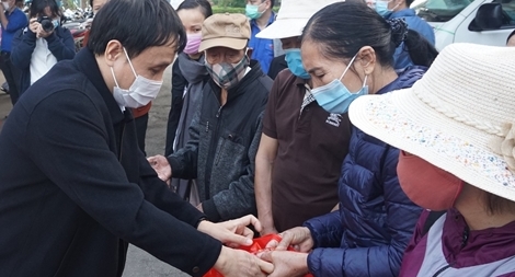 Chuyến xe yêu thương chở hàng trăm bệnh nhân nghèo về quê đón Tết 