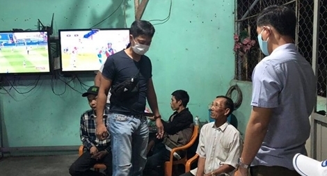 Đường dây đánh bạc chục tỷ đồng núp bóng quán cà phê