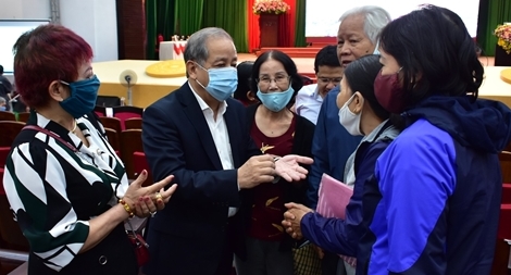 Chủ tịch tỉnh Thừa Thiên Huế đối thoại với các hộ dân trong dự án lịch sử