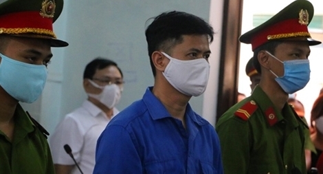 Hoãn xét xử vụ cựu bác sĩ bị truy tố hiếp dâm nữ điều dưỡng 