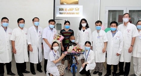 Bệnh viện quyên góp 400 triệu ghép tủy cứu cháu bé 5 tuổi bị ung thư