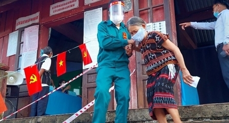 Huyện miền núi ở Huế có 100% cử tri sớm hoàn thành bỏ phiếu bầu cử