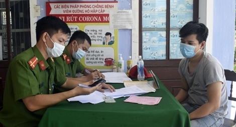 Đưa tài xế vi phạm quy định phòng dịch đi cách ly thu phí