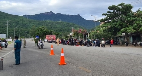 Hai nam thanh niên chạy xe máy từ TP Hồ Chí Minh về Huế nhiễm COVID-19