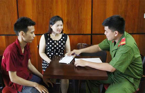 Chủ khách sạn trả 70 triệu đồng cho du khách bỏ quên