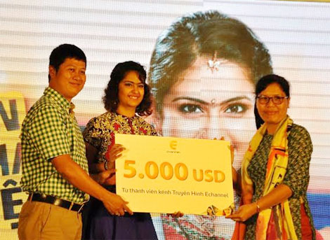 “Cô dâu 8 tuổi” trở lại Việt Nam để trả nợ ân tình với người hâm mộ