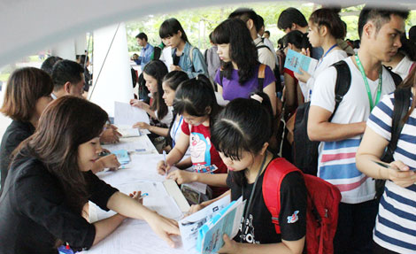 Cẩn trọng trước lời mời gọi xuất khẩu lao động Singapore