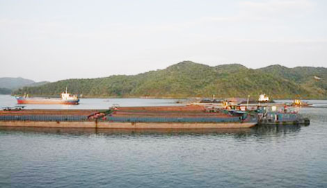 Sà lan đâm thuyền mủng, 1 phụ nữ mất tích