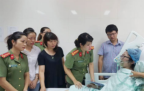 Chia sẻ với nữ Công an từ chối điều trị ung thư để dành sự sống cho con