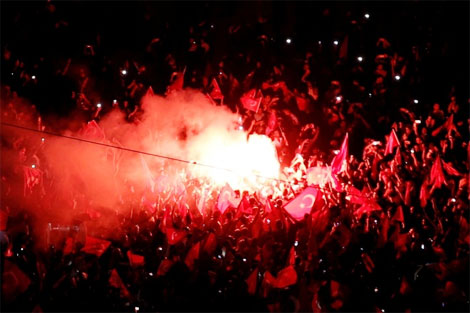 Hàng nghìn người xuống đường ủng hộ tổng thống Thổ Nhĩ Kỳ sau đảo chính