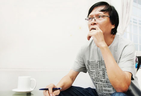 Áo trắng Đoàn Thạch Biền