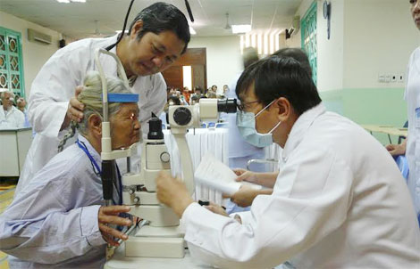 Khám, cấp thuốc và miễn giảm phí cho đối tượng chính sách