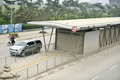 Dự án xe buýt nhanh - đầu tư 1.200 tỷ để "đắp bụi đường"