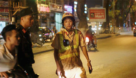 141 Hà Nội đeo camera giám sát trên ngực