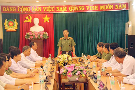 Thứ trưởng Phạm Dũng thăm, tặng quà nhân Ngày Thương binh, liệt sĩ