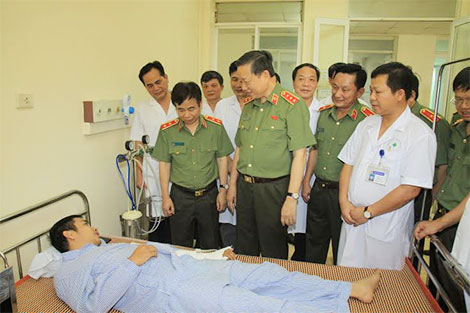 Bộ trưởng Tô Lâm thăm, tặng quà nhân Ngày Thương binh, liệt sĩ