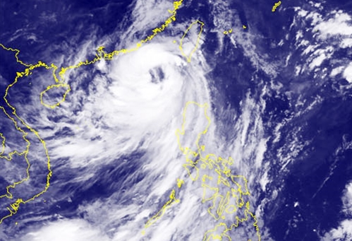 Bão Nida giật cấp 15 đang ở trên biển Đông