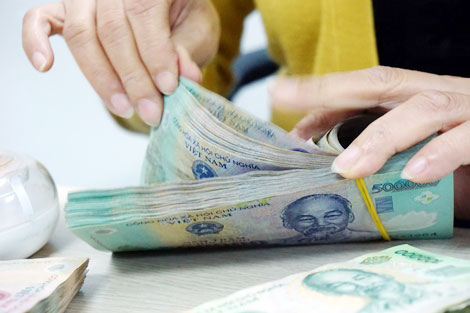 Áp lực lương và bội chi