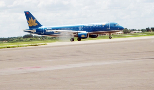 Tái diễn tình trạng chiếu đèn laser vào máy bay tại sân bay Tân Sơn Nhất