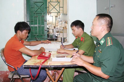 Giả làm "anh hùng" rồi cướp giật tài sản của "mỹ nhân"