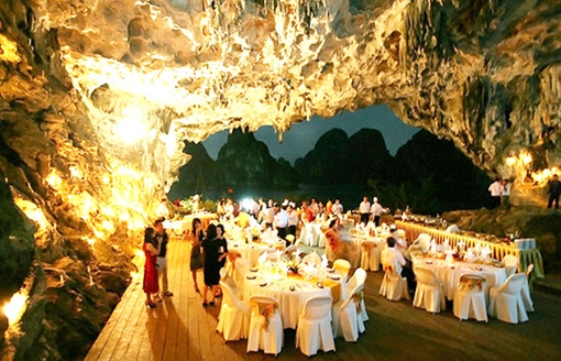 Ngán ngẩm với dịch vụ ăn uống trong các hang động trên vịnh Hạ Long