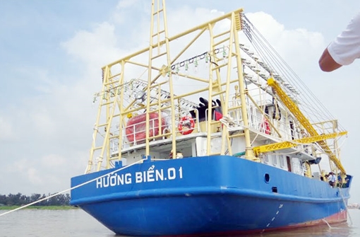 Ngư dân tiếp nhận tàu đánh cá vỏ thép tầm hoạt động 1.500 hải lý