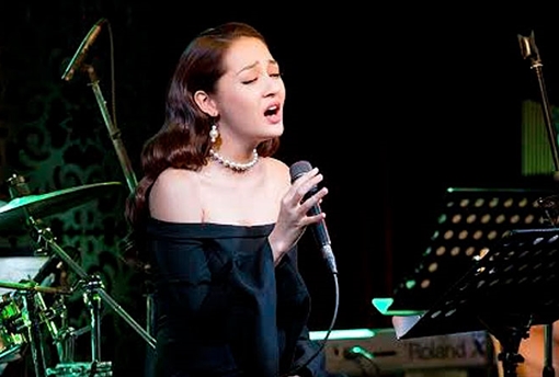 Mặc mưa bão, khản giả vẫn đến đông kín đêm nhạc của Bảo Anh &amp; Mr.Siro