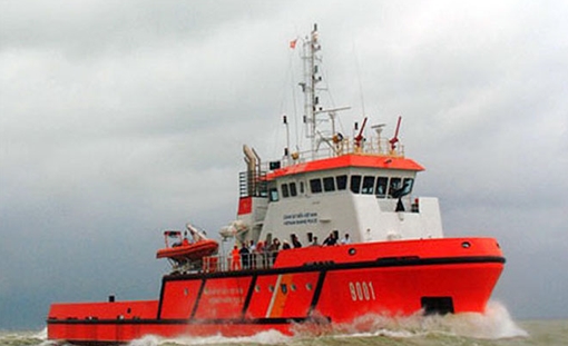 Tàu Cảnh sát biển 9001 ra khơi cứu nạn 10 ngư dân