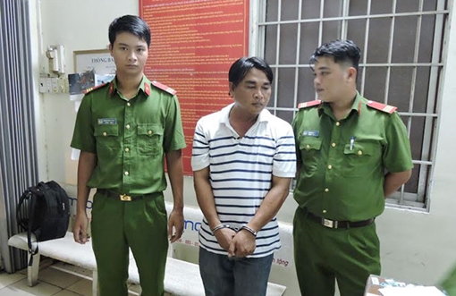 Bắt cán bộ đô thị và chủ thầu “bảo kê” xây nhà trái phép