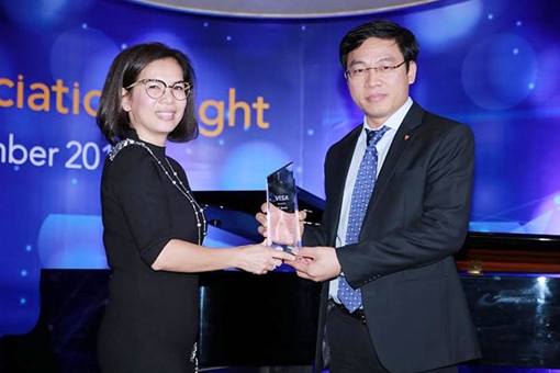 Ngày càng nhiều người Việt Nam chi tiêu qua thẻ tín dụng