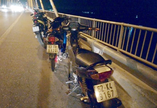 Nam thanh niên nhảy xuống sông tự tử rồi lại tự bơi vào bờ