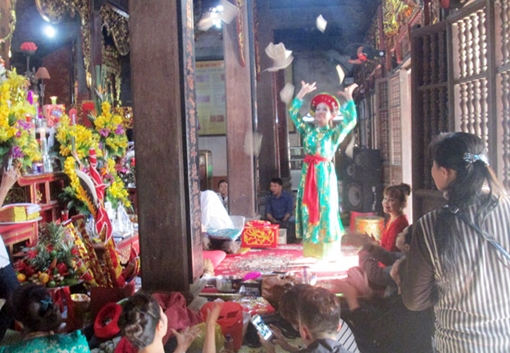 Bài 2: Để hầu đồng không biến tướng!