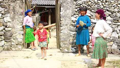 Trong ngôi nhà của Sòng Mí Say