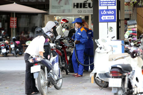 Trần thuế bảo vệ môi trường có thể lên tới 8.000 đồng/lít xăng