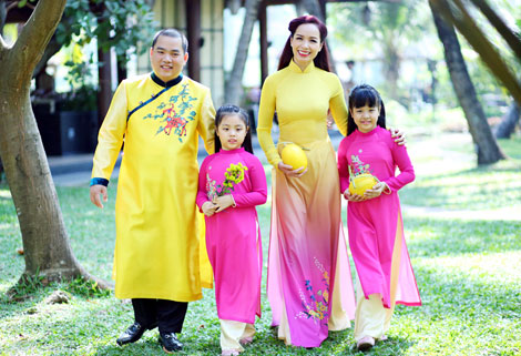 Nghệ sĩ – Tết và áo dài 