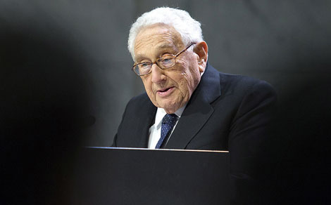 Kissinger con buôn chính sách